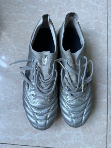 ស្បែកជើងបាល់ទាត់ size 44 mizuno japan