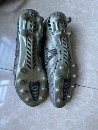 ស្បែកជើងបាល់ទាត់ size 44 mizuno japan
