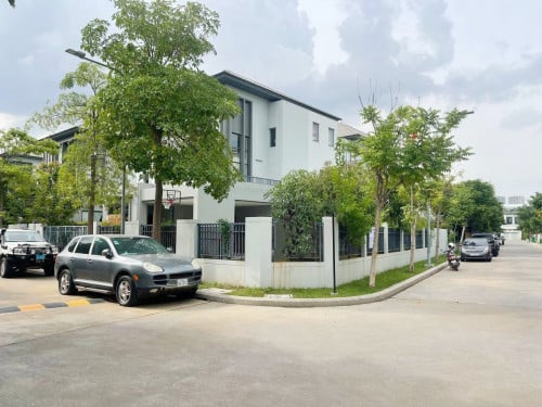 វីឡាឃ្វីនសម្រាប់លក់ នៅក្នុងបុរីជីបម៉ុងលែនម៉ាក271