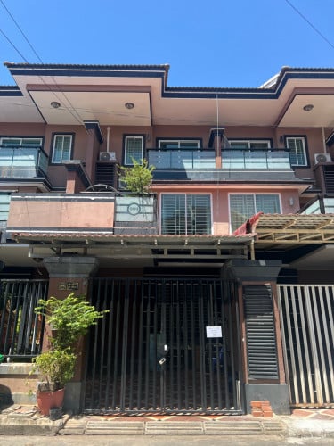 ផ្ទះប្រភេទវីឡាកូនកាត់LA សម្រាប់លក់