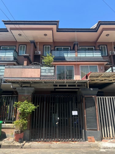 ផ្ទះជួលប្រភេទវីឡាកូនកាត់LA 750$ ក្នុងមួយខែ