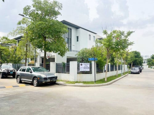 🏠វីឡាឃ្វីនសម្រាប់លក់ នៅក្នុងបុរីជីបម៉ុងលែនម៉ាក271