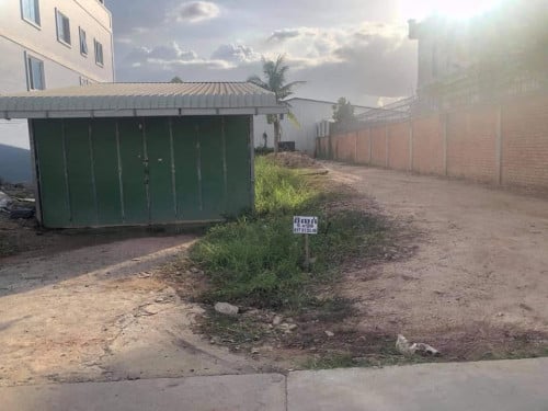 ដីលក់ ល្អសម្រាប់អ្នកចង់ធ្វេីឃ្លាំង