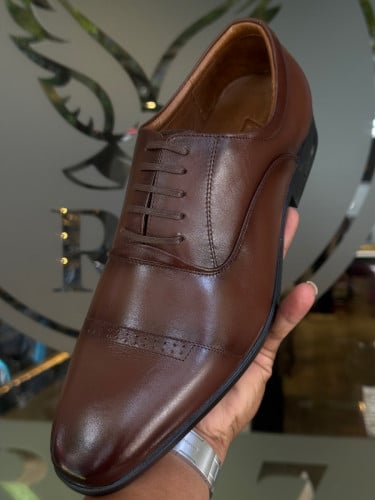 ខាងយើងមានជួសជុលប្ដូរបាតស្បែកជើងបងៗ