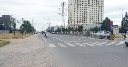 ដីលក់ជាប់ផ្លូវសម្តេចហ៊ុនសែន ៖ ទំហំ 2,054m2