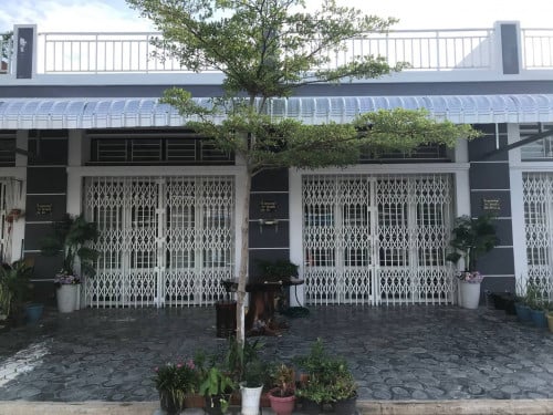 ផ្ទះលក់មានចំនួន2ល្វែង បុរី ឡេងណាវ៉ាត់ត្រា ផ្លូវជាតិលេខ6A (មានប្លង់រឹង)