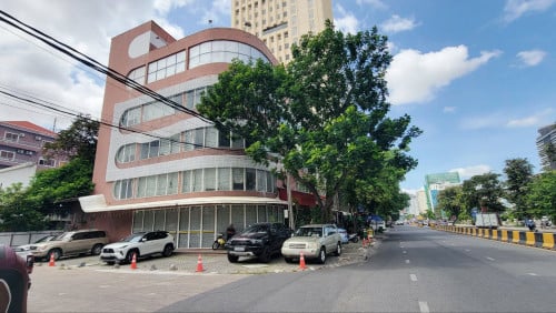 អគារកែងផ្លូវធំសម្រាប់ជួលនៅខណ្ឌ 7មករា | Corner Building for Rent on Main Road at Khan 7Makara