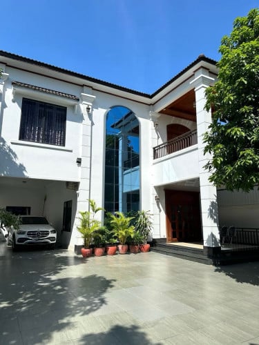 វីឡាសម្រាប់លក់​ | HOUSE FOR SALE (ជិតផ្លូវ2004)
