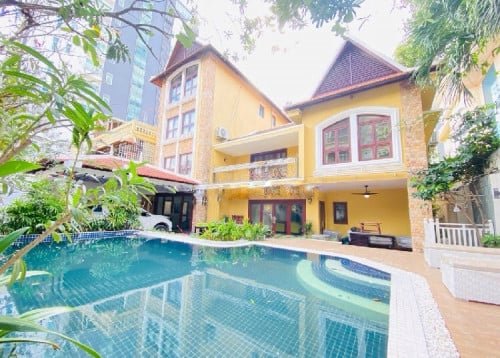 15 Bedroom | Pool Villa For Rent in BKK1