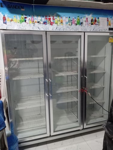 Sanden refrigator 3 door showcase