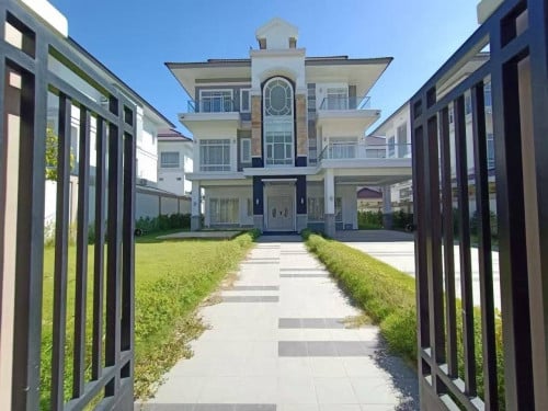 QUEEN VILLA FOR RENT (The star diamond 60m near AEON3)