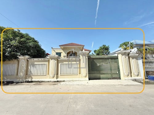 Spacious Villa 7 Rooms for Rent nearby Century Plaza_Pochentong