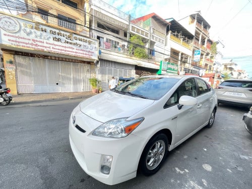 Urgent sale Toyota Prius 2010 option2 new tax paper