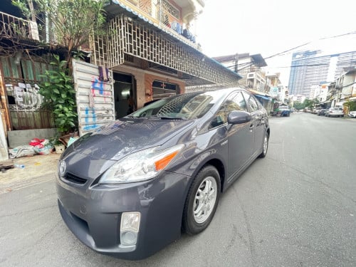 Urgent sale Toyota Prius 2010 option3 new tax paper