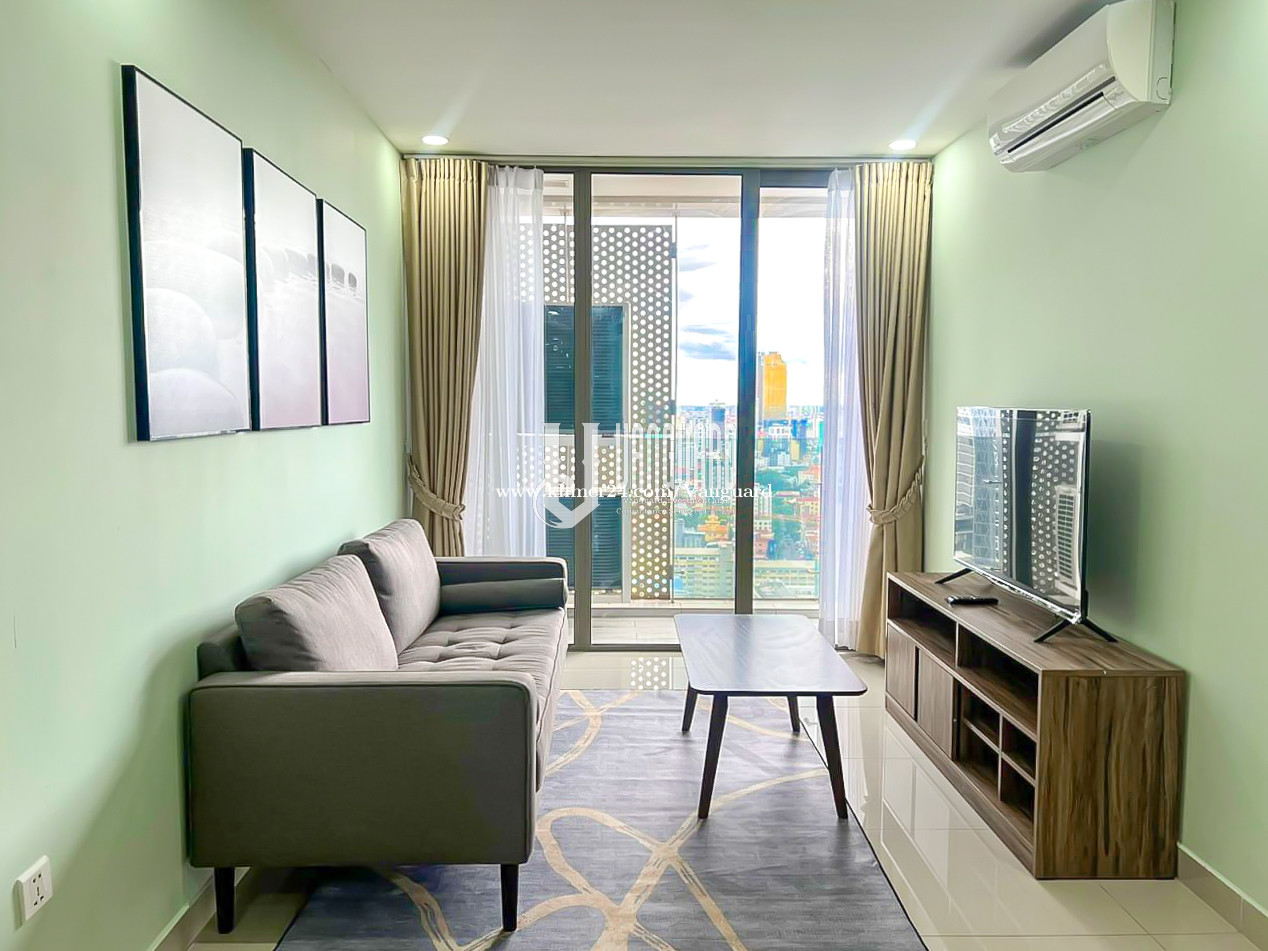 Modern Three Bedrooms Condo On High Floor For Rent At The Peak