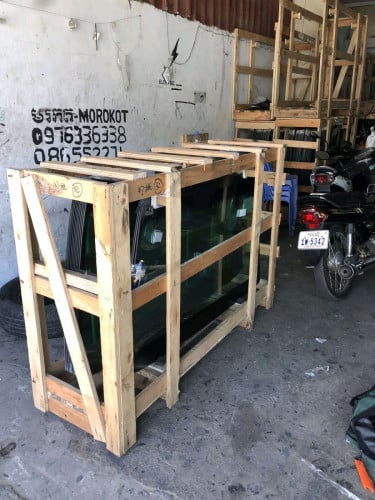 លក់រាយនិងលក់ដុំកញ្ចក់ឡានគ្រប់ប្រភេទក្នុងតំលៃសមរម្យបងៗមានតំរូវការយកច្រើនទៅលក់បន្តអាចទាក់ទងបានចា