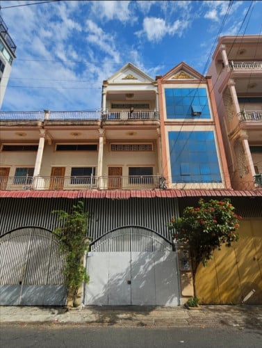 ផ្ទះលក់បន្ទាន់ក្បែរផ្សារអូឡាំពិក