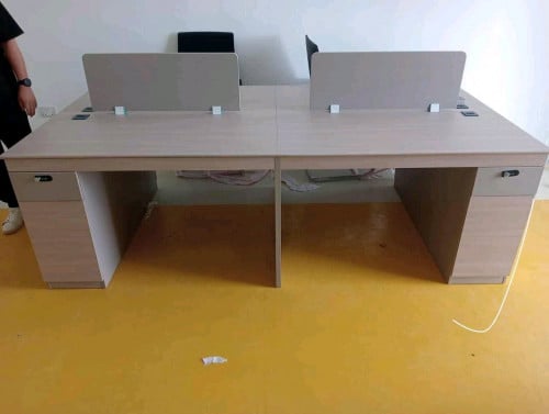 តុអង្គុយ4នាក់