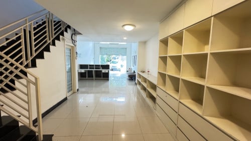 Flat for Rent (ផ្ទះល្វែងសម្រាប់ជួល)