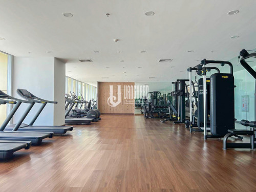 Modern Three Bedrooms Condo On High Floor For Rent At The Peak