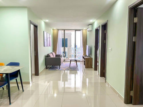 Modern Three Bedrooms Condo On High Floor For Rent At The Peak