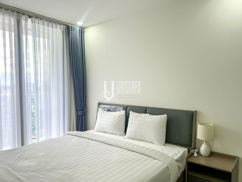 Modern Three Bedrooms Condo On High Floor For Rent At The Peak