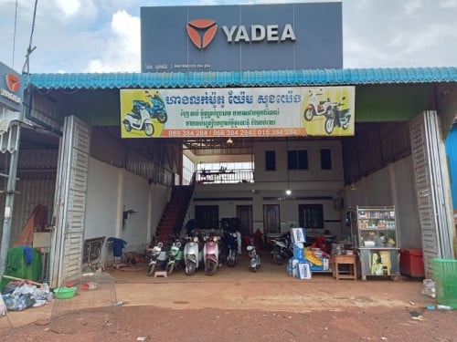 ផ្ទះជីវកម្មទីតាំងល្អប្លង់រឹងមានទឹកមានភ្លេីងរួចជាស្រេច