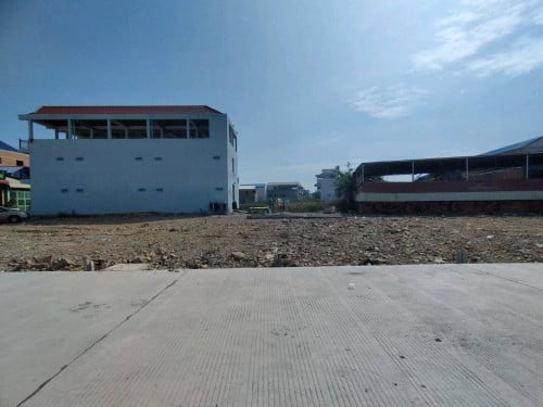 ដីលក់(13.5x28)នៅឈូកវ៉ា1