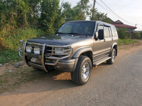 លក់ឡានIsuzu Troopper ឆ្នាំ1995 ឆ្វេងស្រ៊ីន​ អូតូកាប់ស្តាស​ បើកដំបូលកៅអ៊ីចុច
