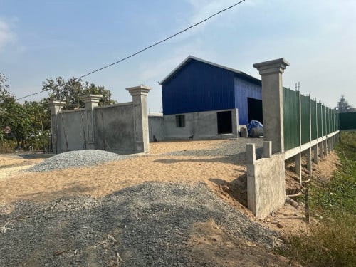 105: ដីព្រែកហូរ 550m2 និង ឃ្លាំង 160m2 សំរាប់លក់