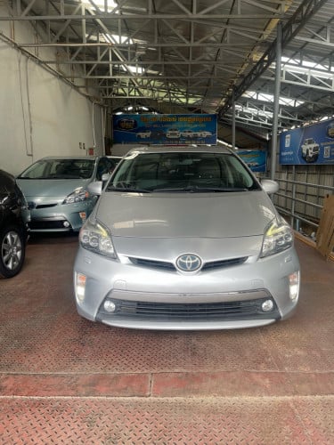 Prius 2012 Plug-in Full option 5