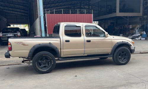 Tacoma 02 V6(រំលស់100%)