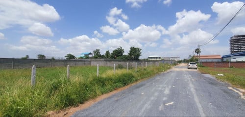 ដីលក់បន្ទាន់ ៖ តម្លៃល្អ, ក្រោយអគារ បសស, ខណ្ឌសែនសុខ, រាជធានីភ្នំពេញ។