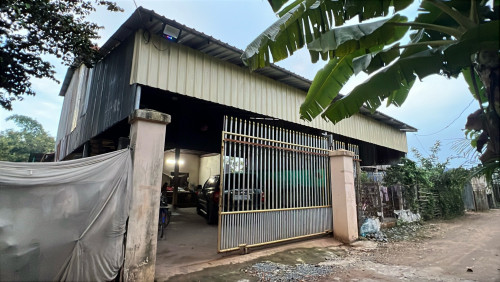 តម្លៃអាចរចារបាន     ផ្ទះនិងដី ប្លង់រឹង តសំយ៉ាបហើយស្រាប់ទីធ្លាធំ ចតឡាឡានបាន៥ខាងមុខផ្ទះ