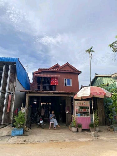 ផ្ទះនឹងដីលក់បន្ទាន់ ទីតាំងល្អដីក្នុងក្រុង លក់តម្លៃក្រោមទីផ្សារ