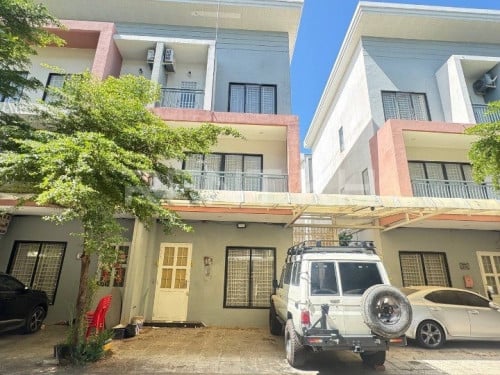 វីឡាកូនកាត់សម្រាប់ជួលនៅបុរី អារ៉តា សែនសុខ / Link House for Rent at Borey Arata, Sen Sok