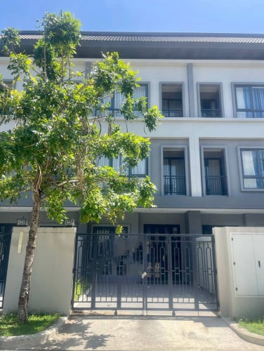 វីឡាកូនកាត់សម្រាប់លក់ | Link Villa for Sale in Borey Chip Mong Grand Pnhom Penh