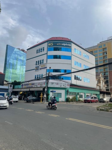 អាគារកែងសំរាប់លក់ជិតTk Avenue