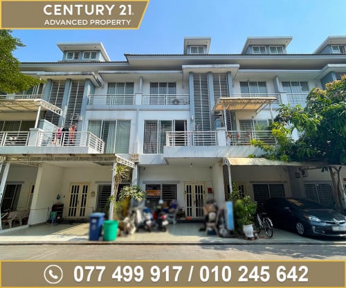 🏘 វីឡាកូនកាត់ (LA) ក្នុងបុរី ប៉េងហួតស្ទឹងមានជ័យ ត្រូវការលក់បន្ទាន់ខ្លាំង ​