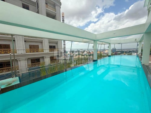 Beautiful 1‑Bedroom Apartment With Pool, Gym, Balcony in BKK1 – Phnom Penh