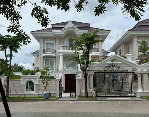Queen Villa for rent at Borey ML Tiara 50m