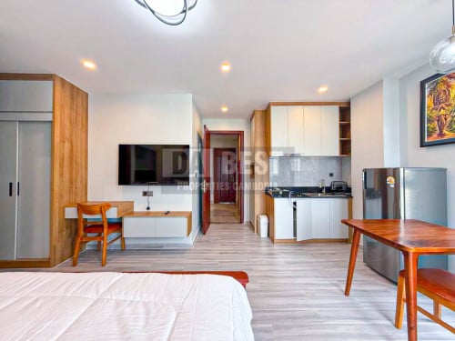 Studio‑Style 1‑Bedroom Apartment with Balcony & Island Kitchen in Chakto Mukh – Phnom Penh