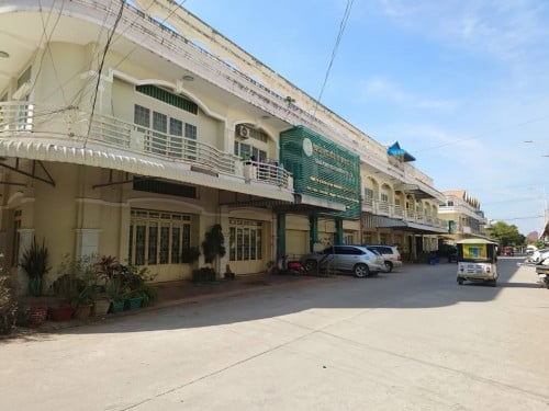 ផ្ទះលក់ទីតាំងល្អសម្រាប់បើអាជីវកម្ម ក្នុងក្រុងបាត់ដំបង