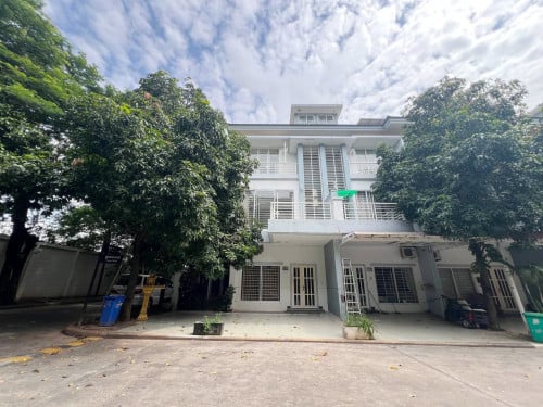 វីឡា LAសម្រាប់ជួលនៅបុរីប៉េងហួតបឹងស្នោរ | LA villa for rent at Borey PH Boeung Snor