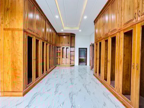 វីឡាទោលប្រណើត (Queen) សម្រាប់លក់! #forsale