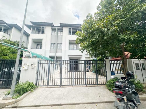 វីឡាភ្លោះសម្រាប់ជួល | Twin Villa for Rent in Borey Chip Mong 598