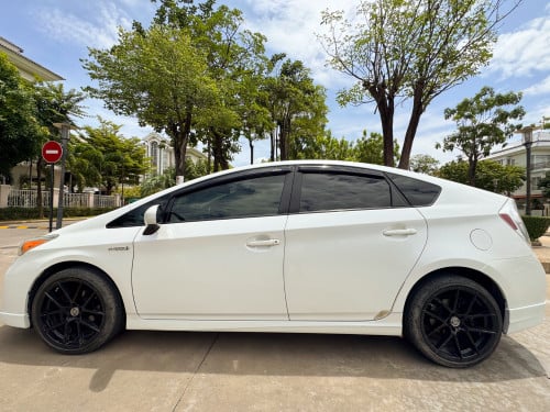 Toyota Prius 012 (Option 5) | Best Price
