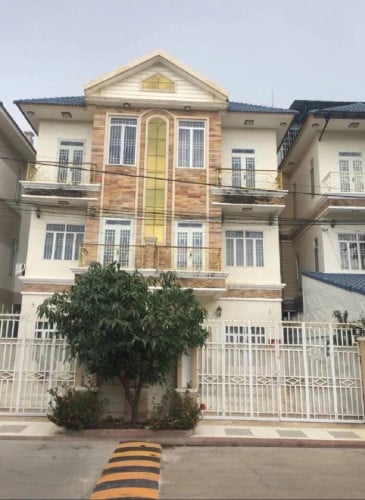 Villa 4 bedrooms for rent in Borey Lim Chak Chamkar Doung