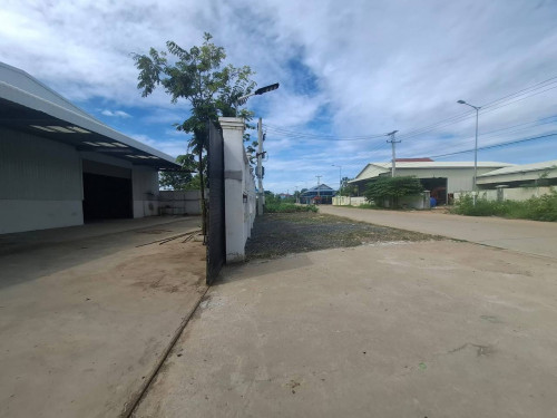 ឃ្លាំងសម្រាបជួលជួល នៅព្រៃសរ ជិតផ្លូវ50m