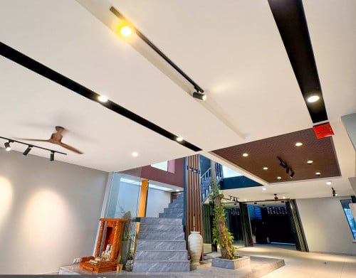 🌻Modern Commercial Building for Rent – Monivong Blvd (Main Road)